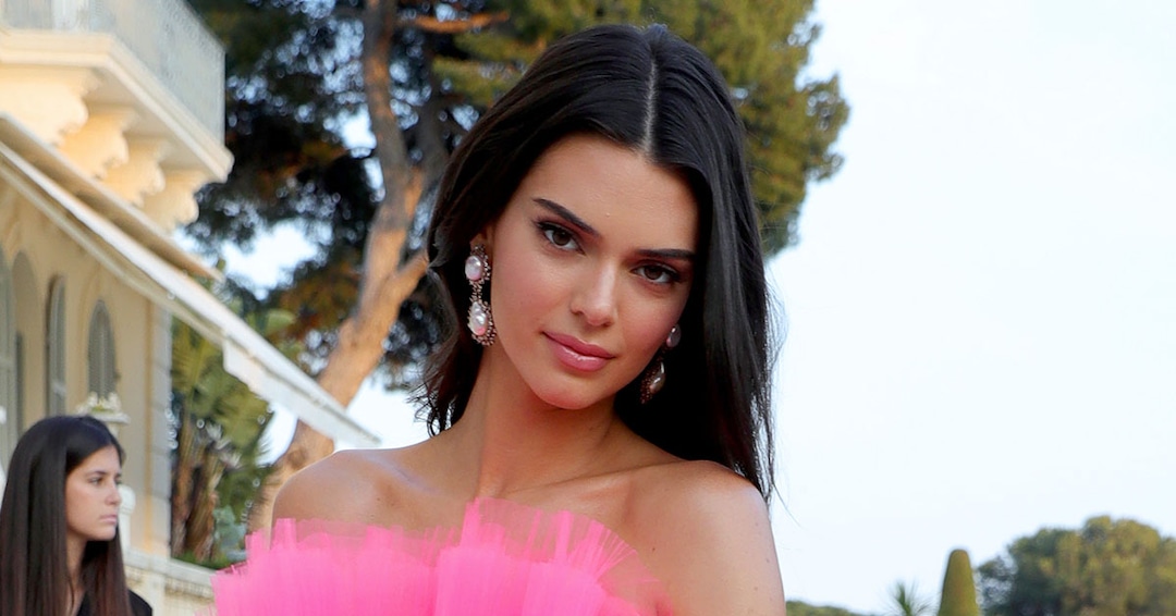 Kendall Jenner Sunbathes Nude in Racy New Photo Kendall Jenner Sunbathes Nude in Racy New Photo